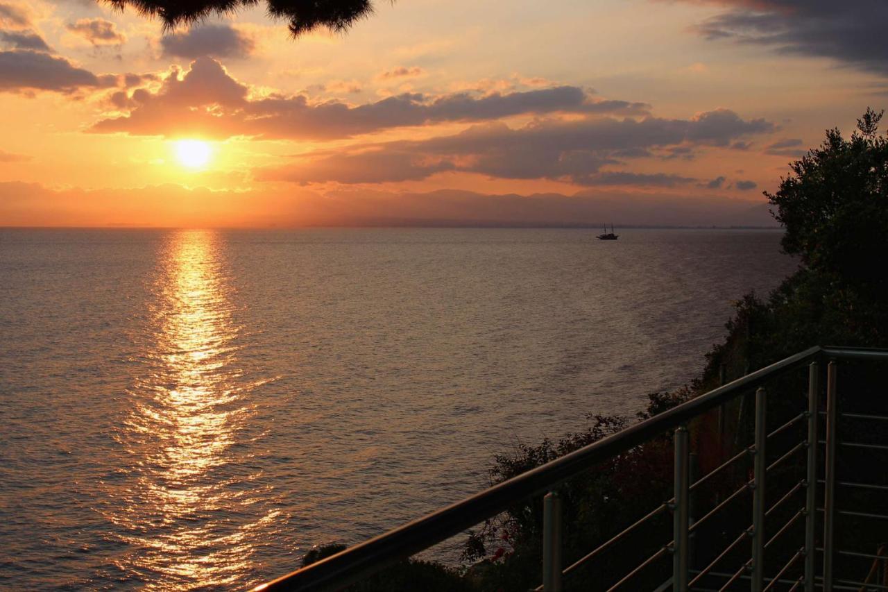 Naftilos Blue View Retreat Avia Экстерьер фото